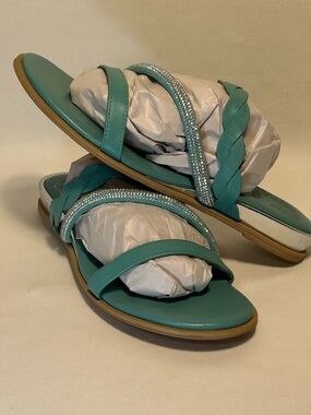 Vince Camuto “Aruelle” Sandals 8.5